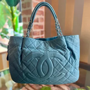 CHANEL Blue Caviar Quilted Expandable Zip Shoulder Bag