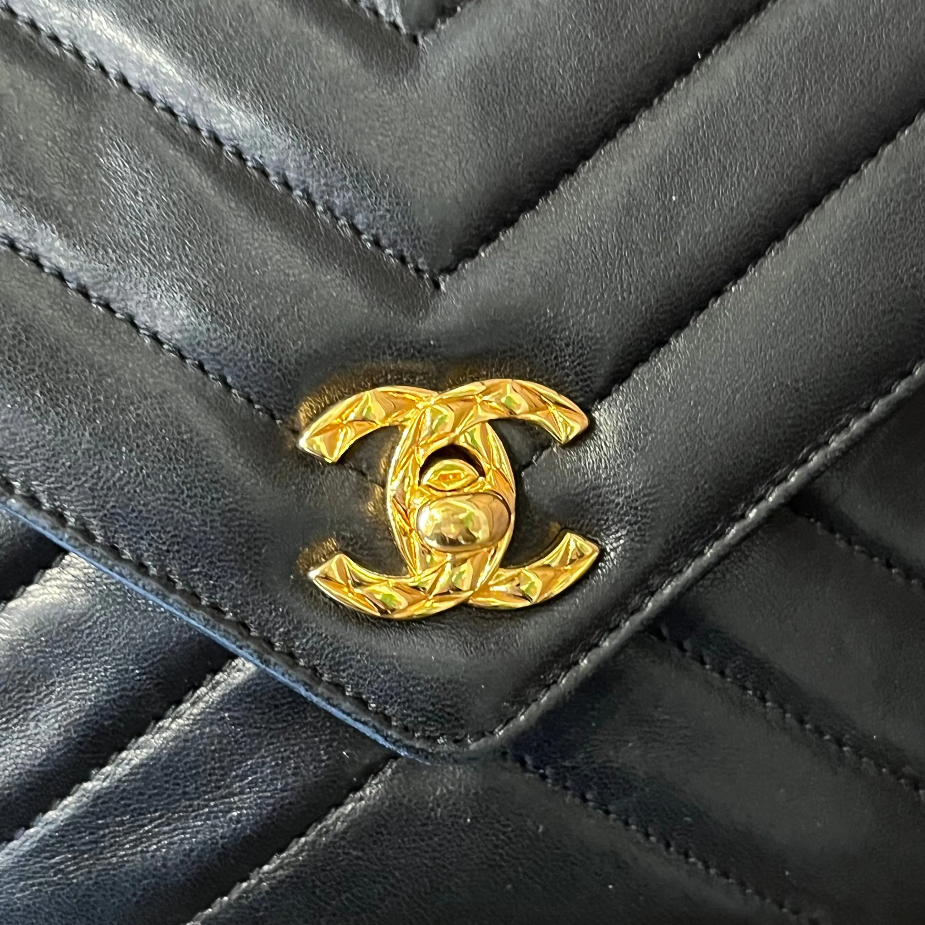 CHANEL Vintage Chevron Lambskin Shoulder Bag