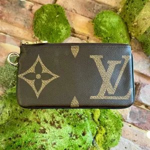 LOUIS VUITTON Giant Monogram Trio Clutch TS3963