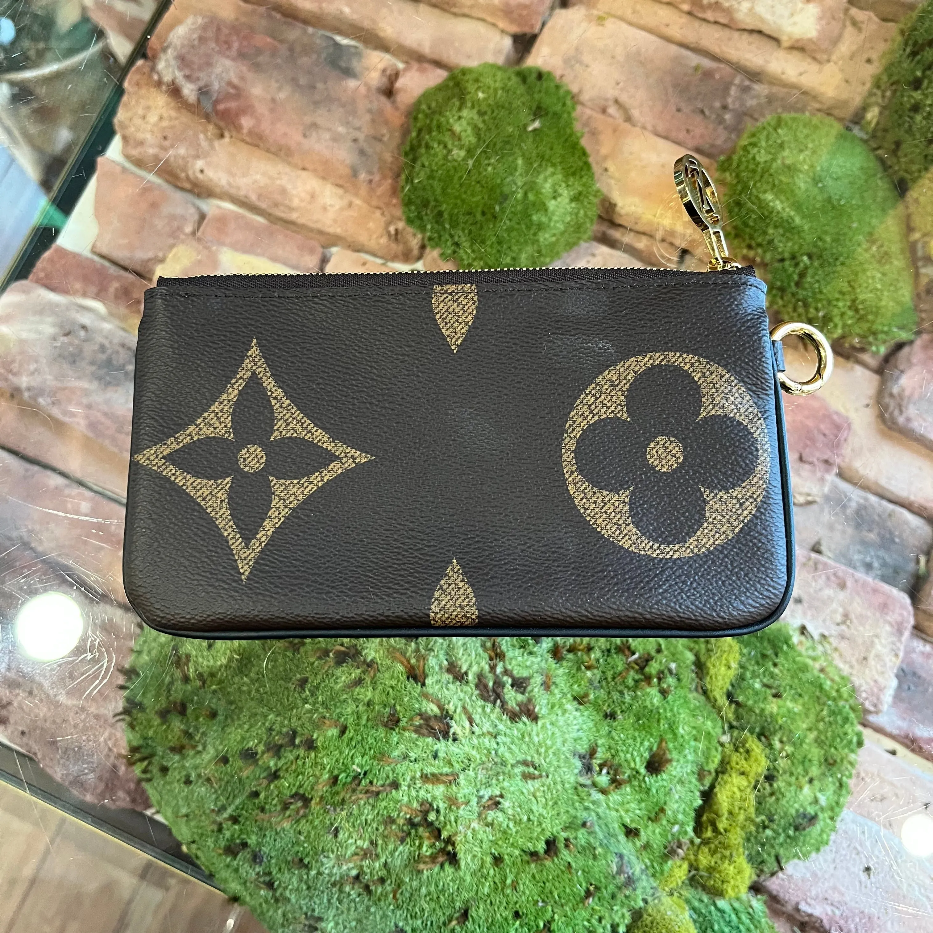 LOUIS VUITTON Giant Monogram Trio Clutch TS3963
