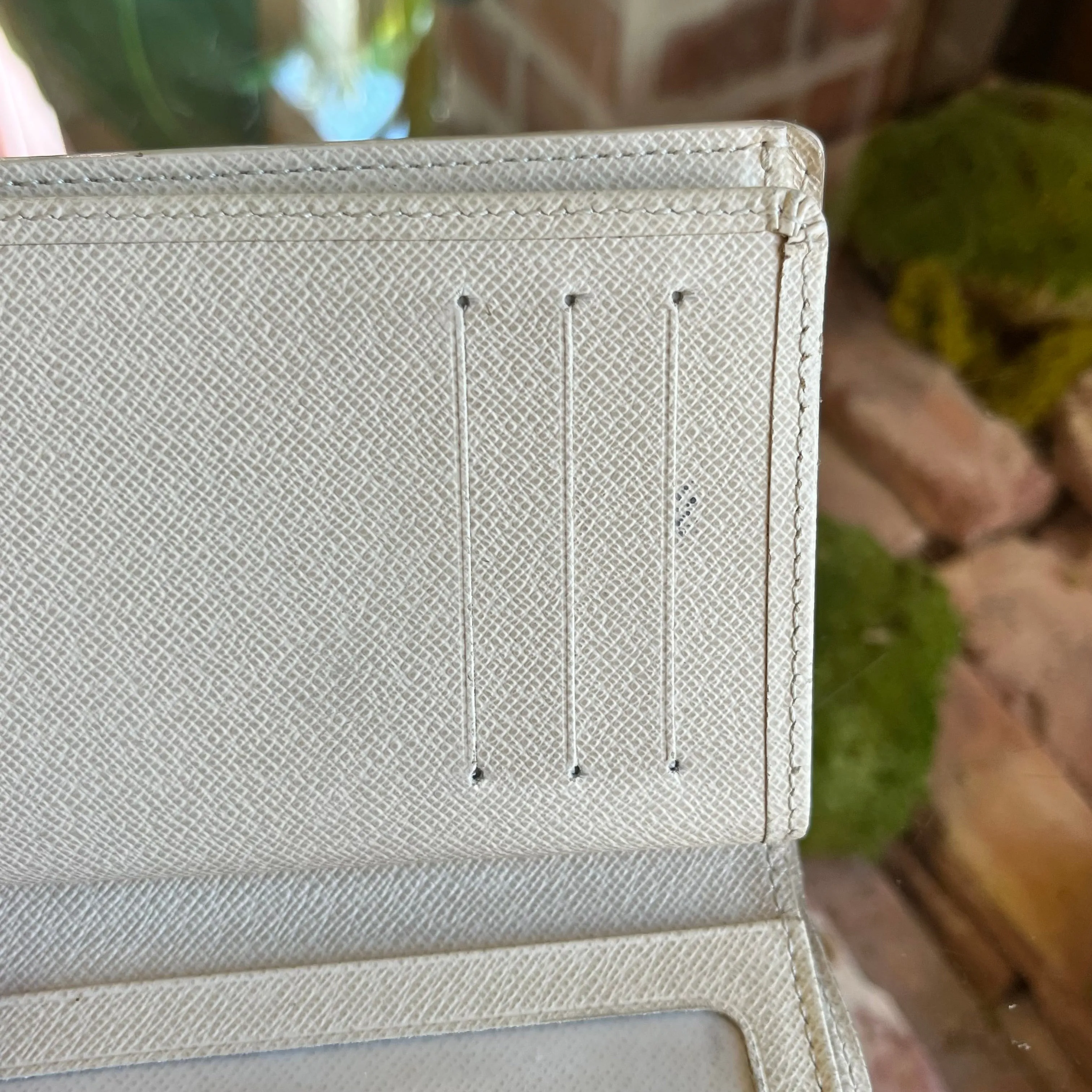LOUIS VUITTON Joey Portofeuil Damier Azur Wallet